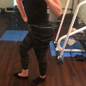 Uniqlo yellow and black leggings